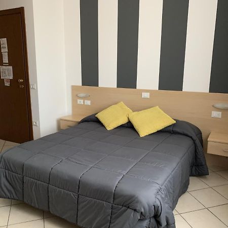 פורטו טולה Hotel Bussana מראה חיצוני תמונה