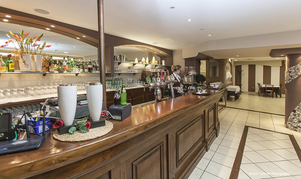 פורטו טולה Hotel Bussana מראה חיצוני תמונה