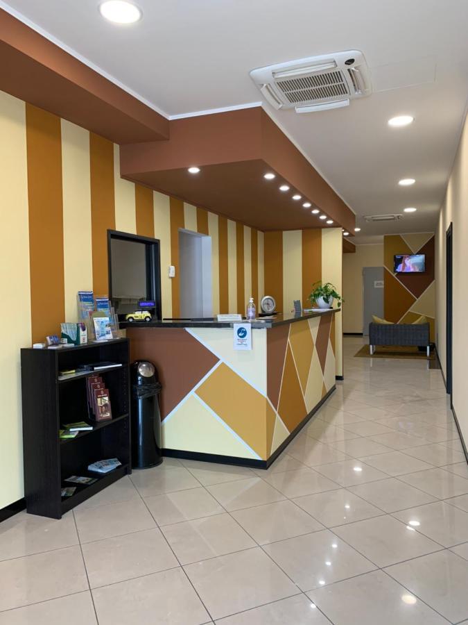 פורטו טולה Hotel Bussana מראה חיצוני תמונה