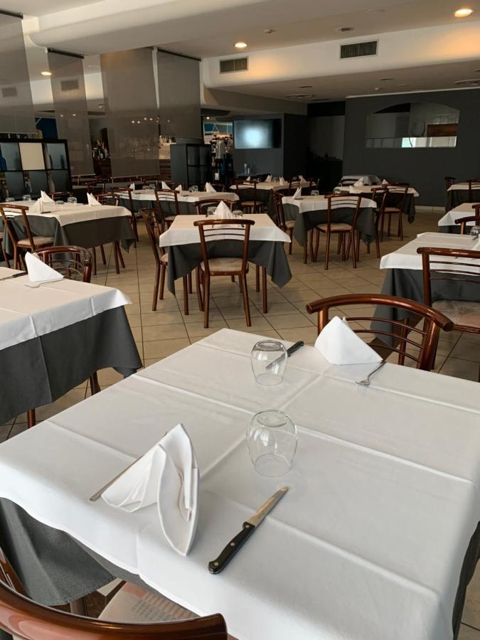 פורטו טולה Hotel Bussana מראה חיצוני תמונה