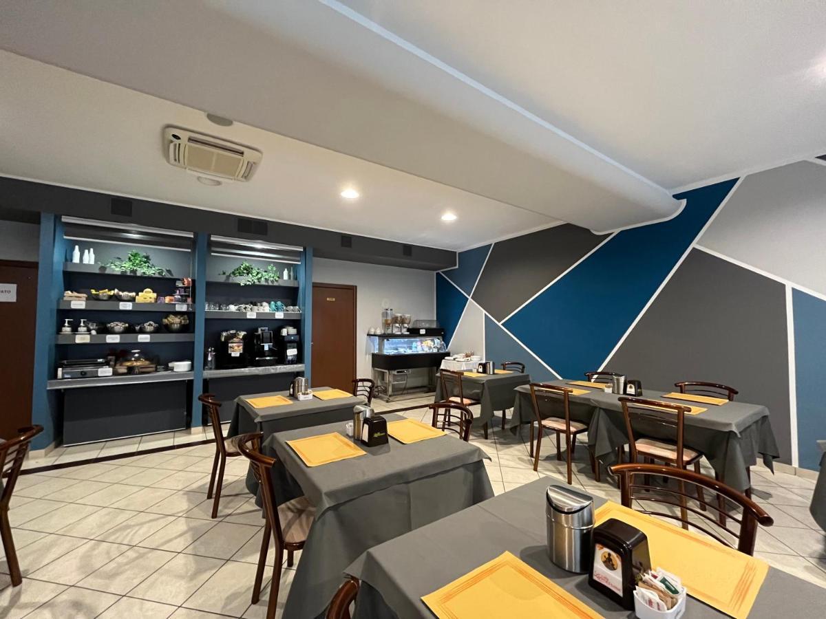 פורטו טולה Hotel Bussana מראה חיצוני תמונה