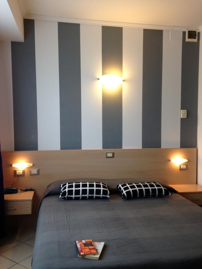 פורטו טולה Hotel Bussana מראה חיצוני תמונה