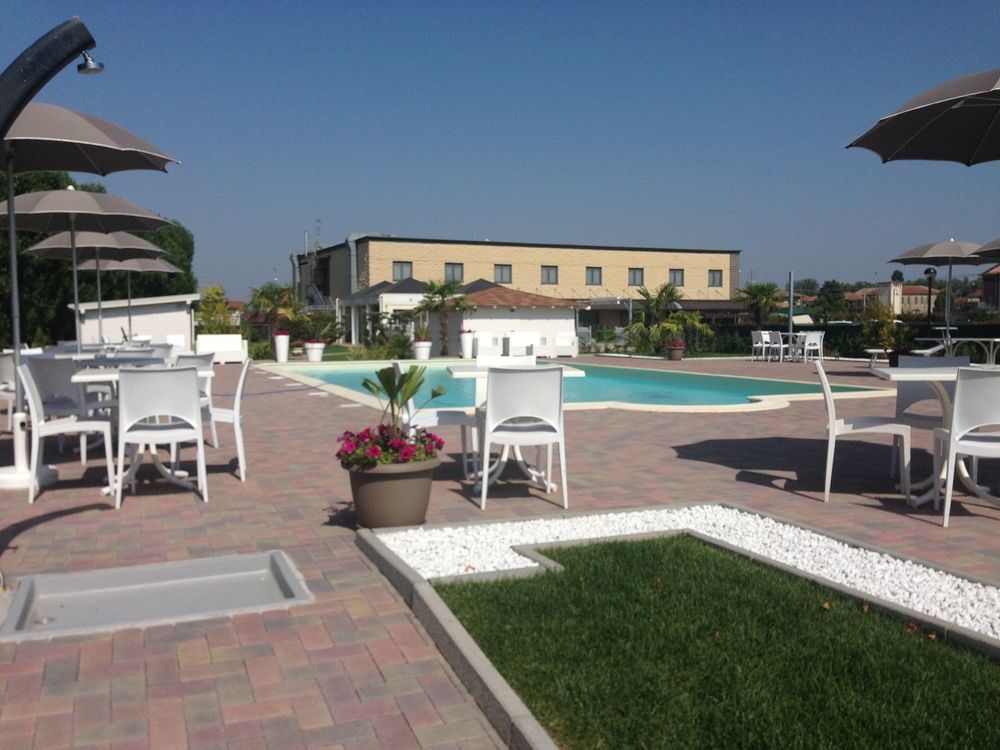 פורטו טולה Hotel Bussana מראה חיצוני תמונה